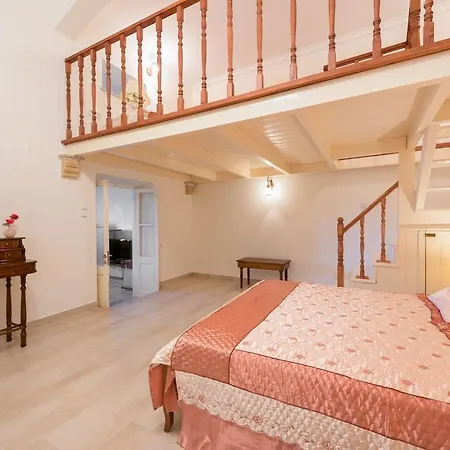 아파트 Traditional House Theológos