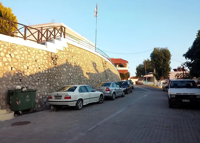 Traditional House Theológos