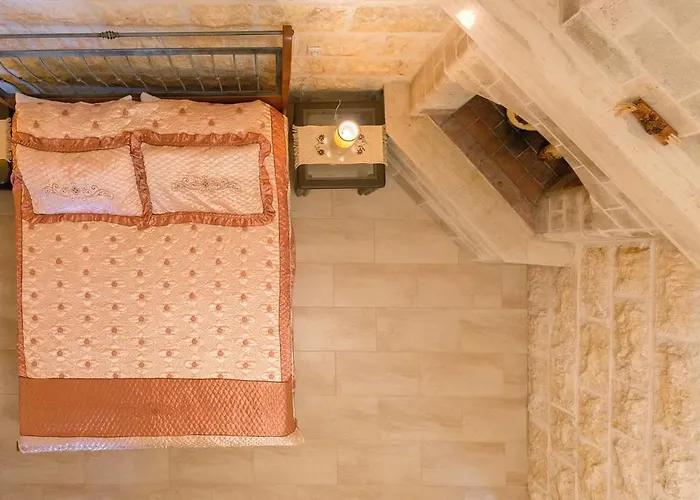 Traditional House Theológos