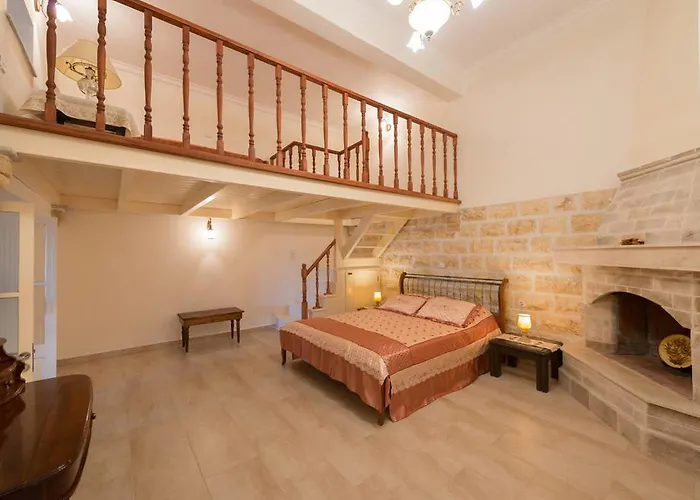 Traditional House Theológos