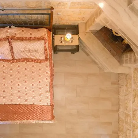 Traditional House Theológos